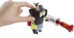 MATTEL Minions Actionfigur Kevin Mit Flammenwerfer -Trendiger Spielzeugladen mattel minions actionfigur kevin mit flammenwerfer 4